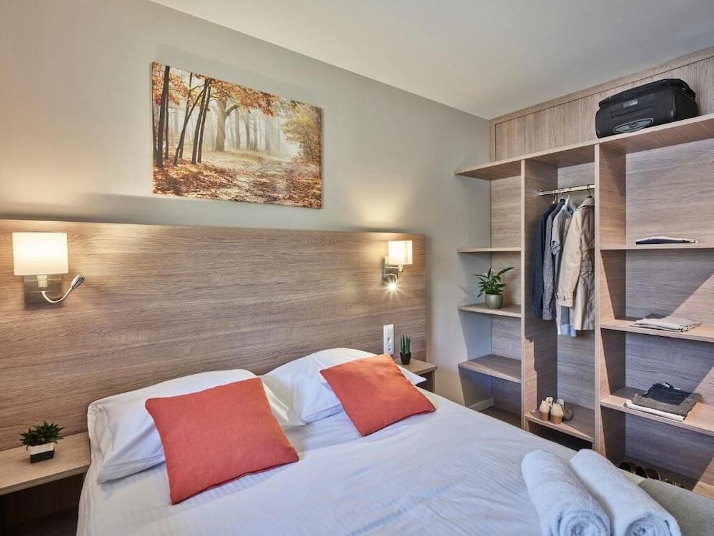 Deluxe Apartment, Balcony, Park View
