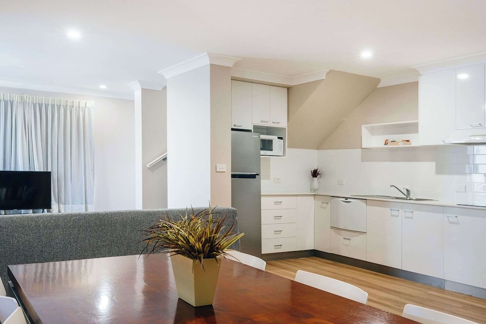 Three Bedroom Apartment - One Queen, One Double & Two Single Beds photo 3
