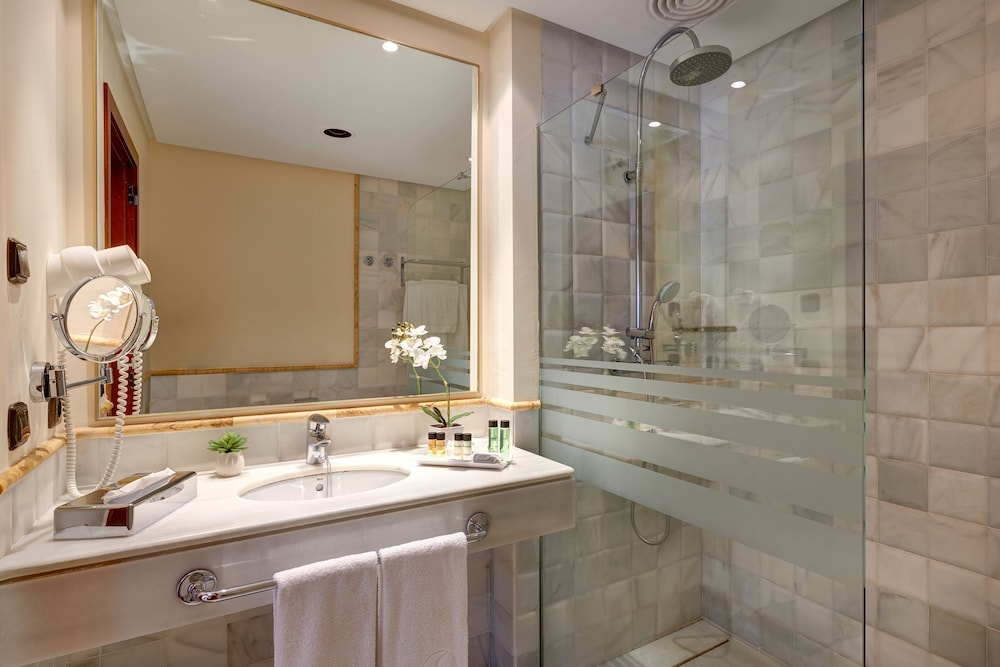 Double Room, Balcony, Partial Sea View photo 2