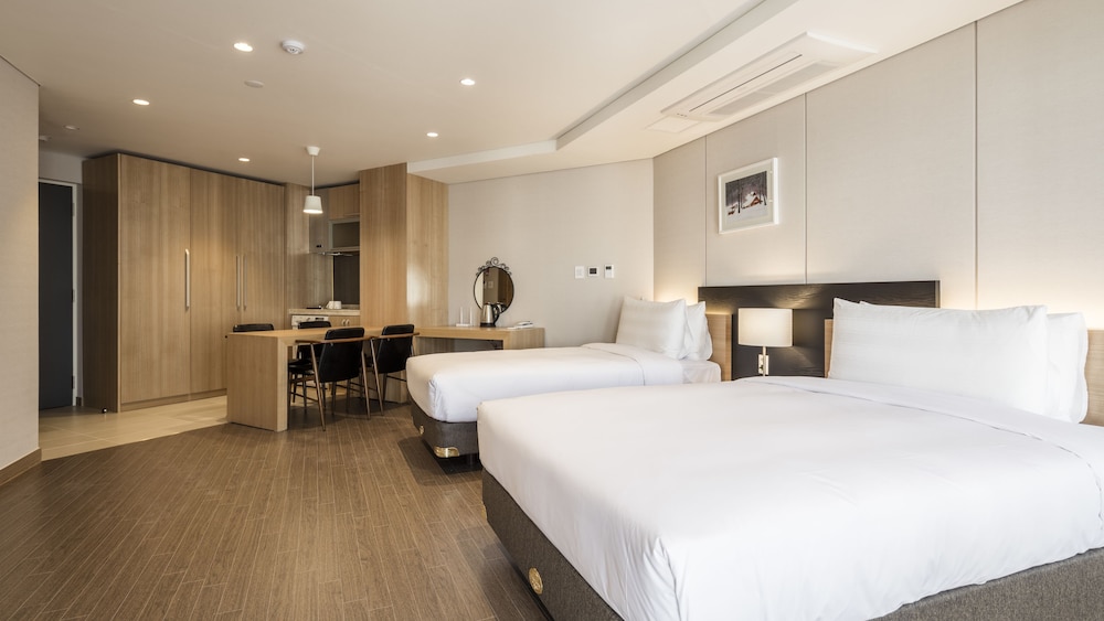 Suite, Corner