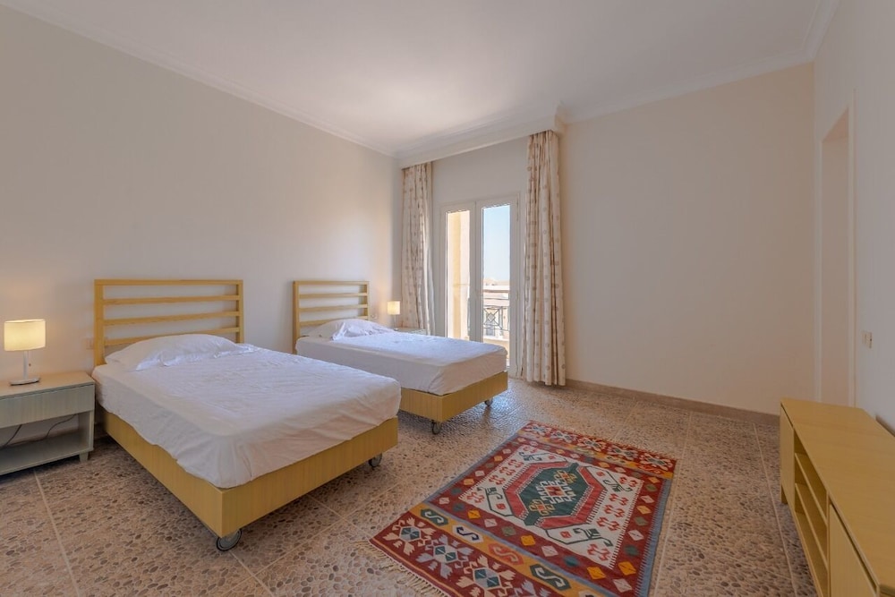 Luxury Apartment photo 2