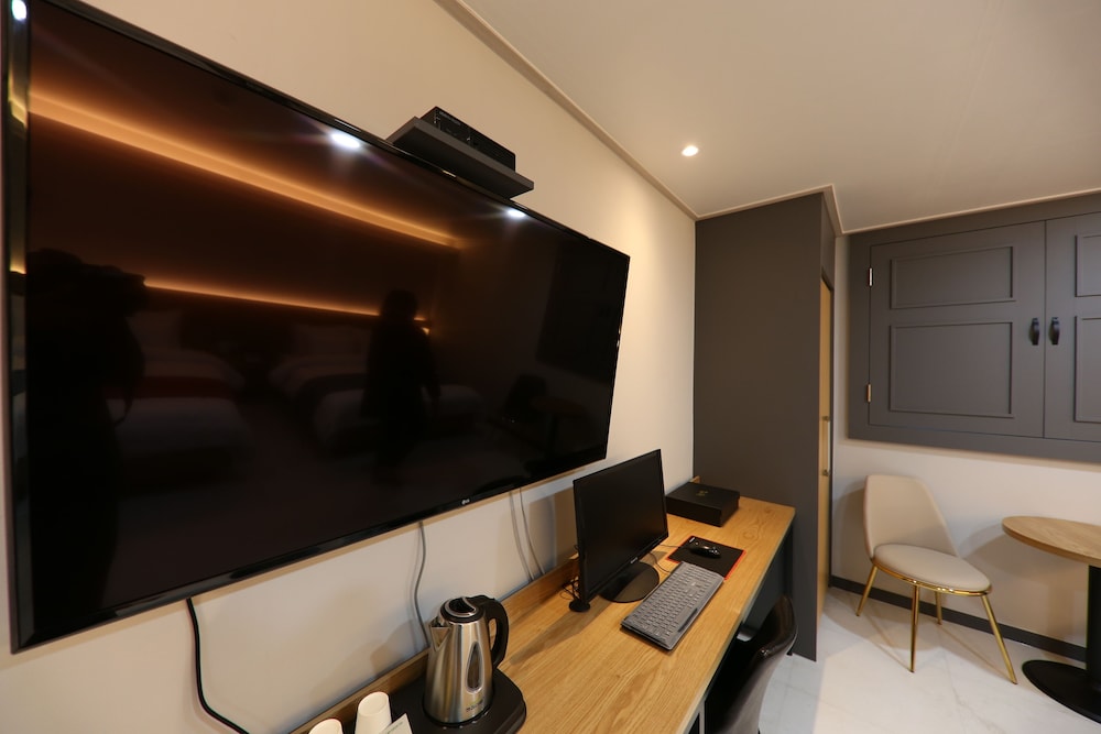 Deluxe Twin Room, Jetted Tub - Photo 2