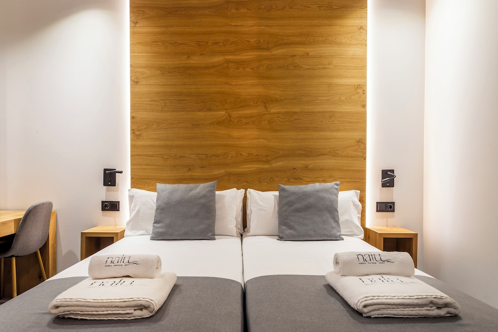 Standard Twin room, interior