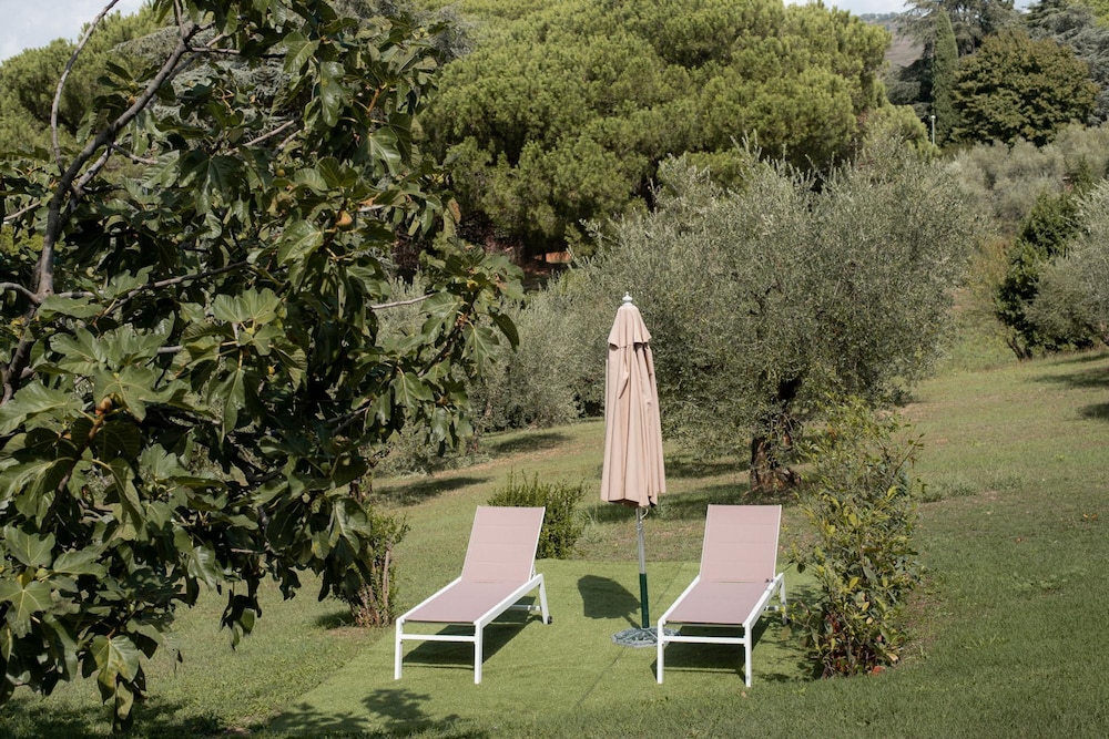 Villa, Smoking photo 3