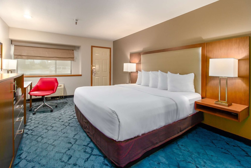 Suite, 1 King Bed, Jetted Tub - Photo 1