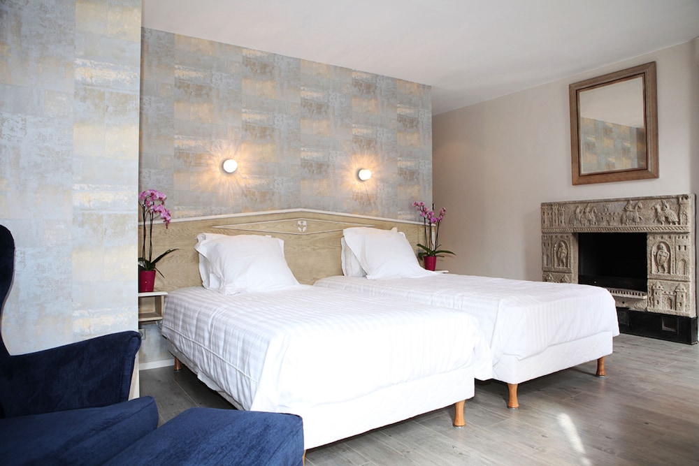 Deluxe Double Room - Photo 13