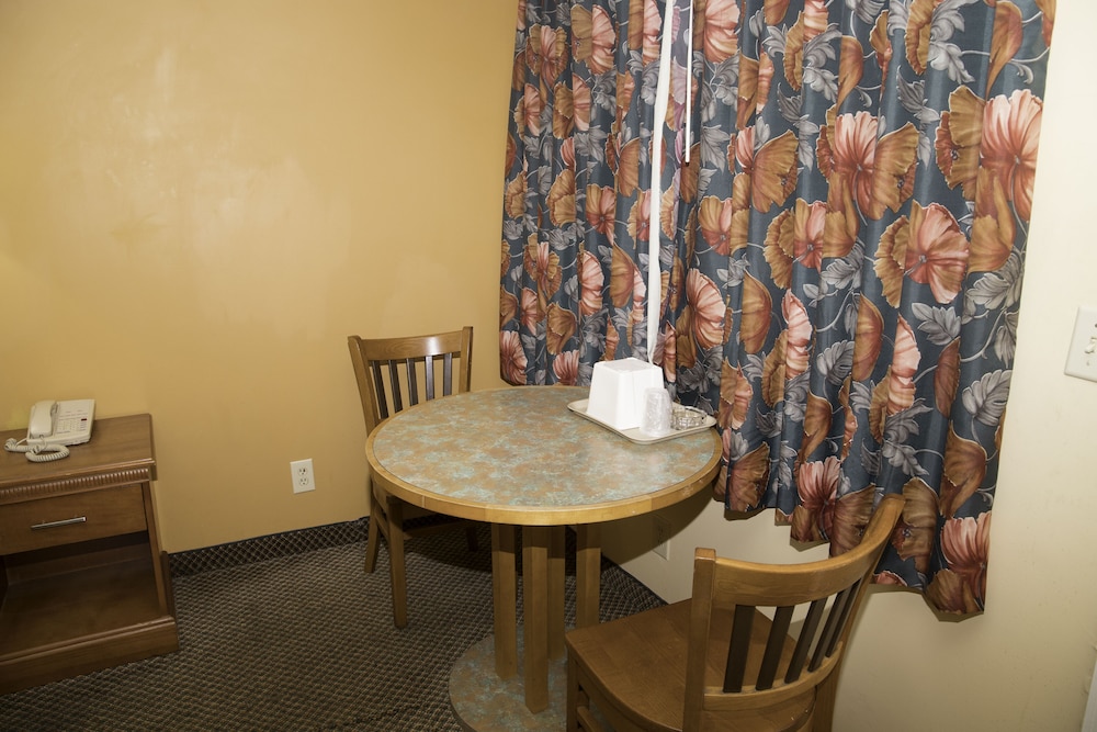 Luxury King Suite photo 3