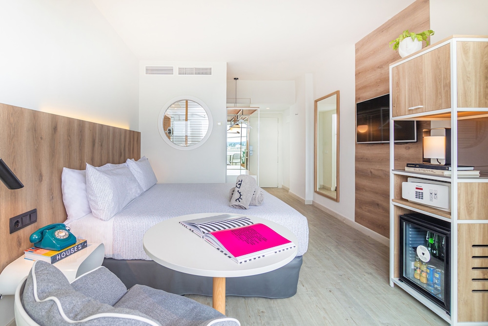 Room, Sea View (2 Interconnected - Innside - 2 + 4) - Photo 1