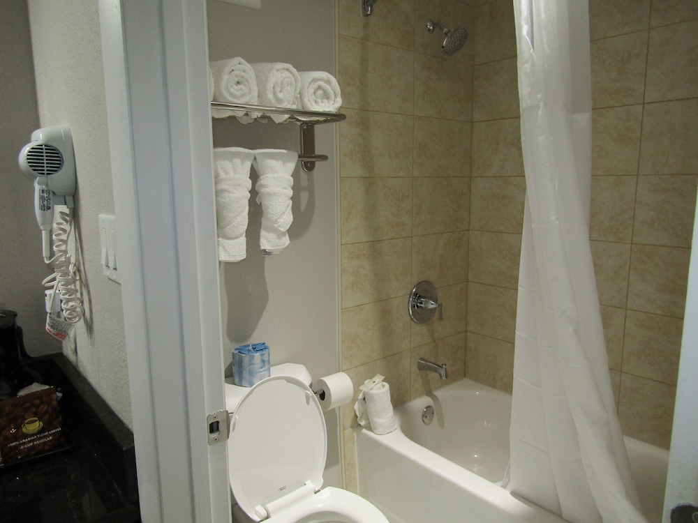 Room, 2 Double Beds, Lake View photo 3
