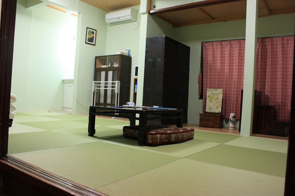 Economy Shared Dormitory, 5 Bedrooms, Non Smoking, Ground Floor photo 3