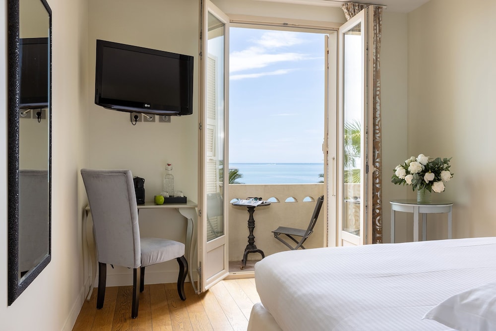 Deluxe Room Sea View and Balcony