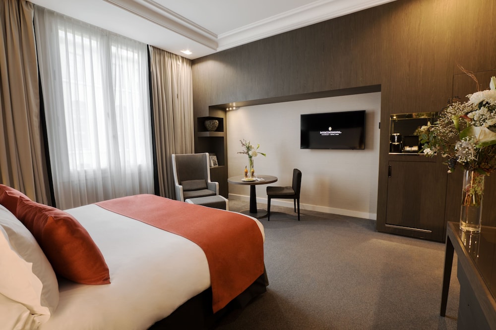 Premium Room, 1 King Bed - Photo 7