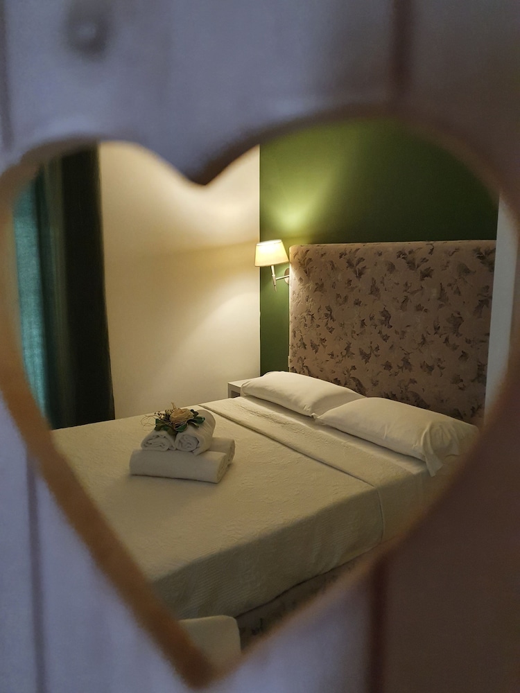 Economy Room, 1 Large Twin Bed
