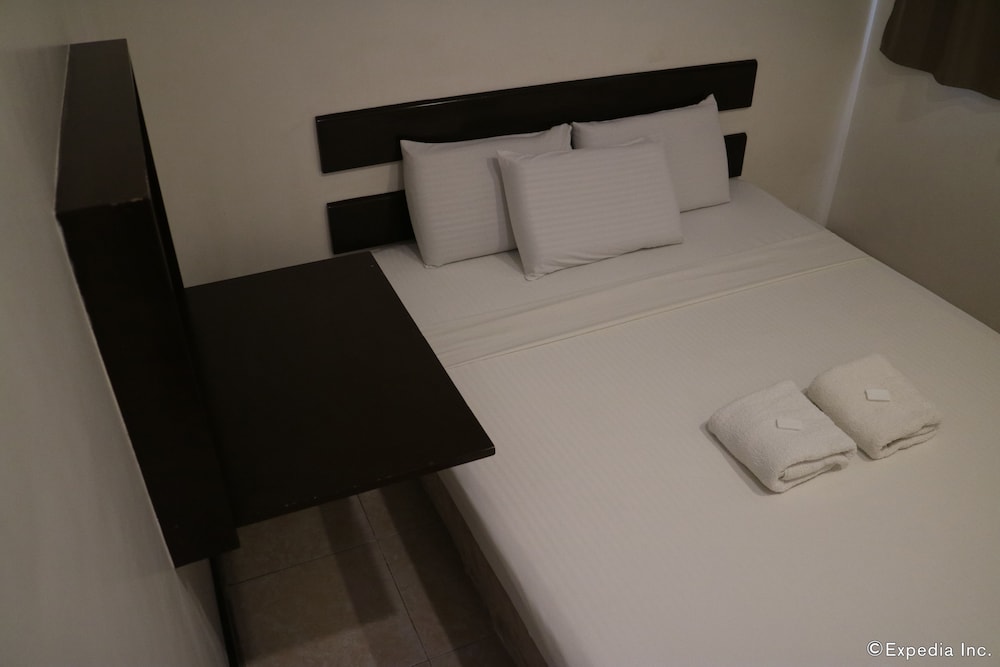 Executive Room, 1 Queen Bed, Annex Building photo 3