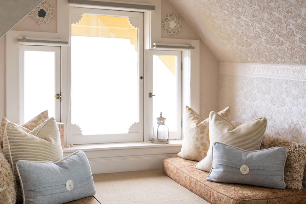 Premier Room, 1 King Bed, Fireplace, Sea View photo 2