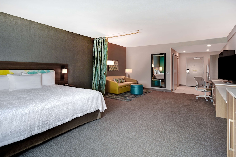 Studio, 1 Queen Bed, Accessible (Mobility & Hearing, Roll-in Shower) - Photo 2