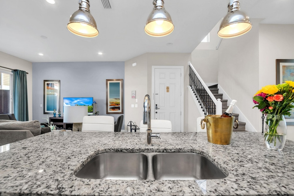 5 BR 6 Full BA Villa 5min Disney BBQ Hot Tub, Zdjęcie 29