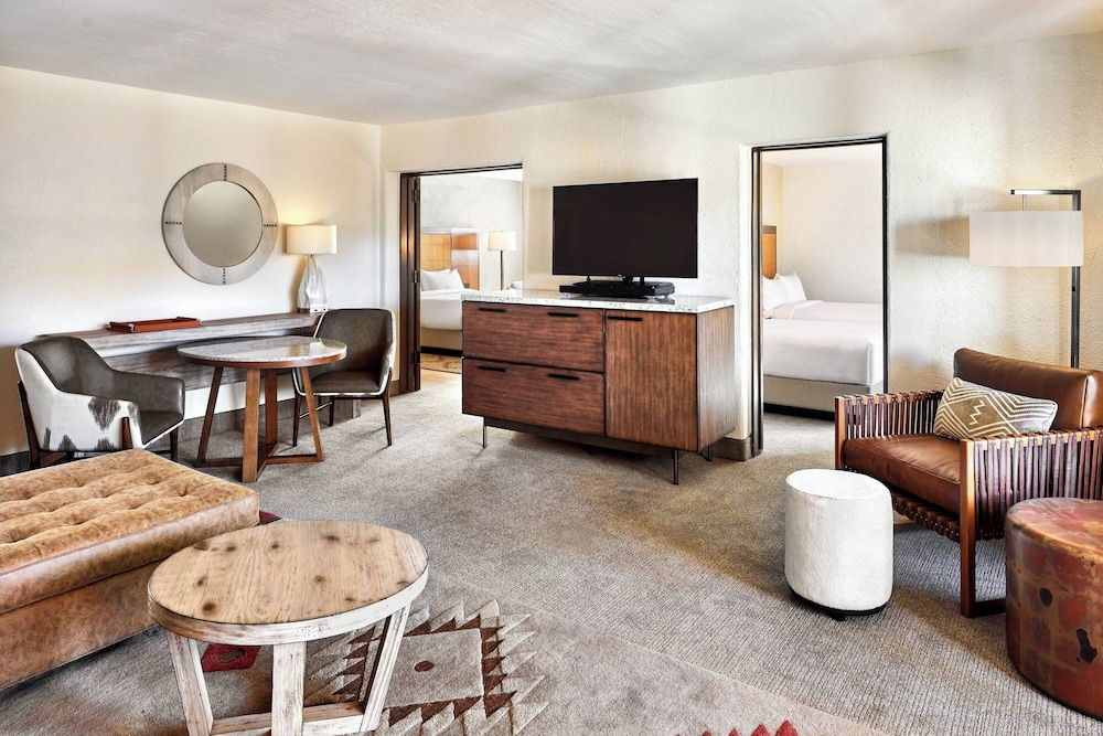 Suite, 1 Double Bed - Photo 7