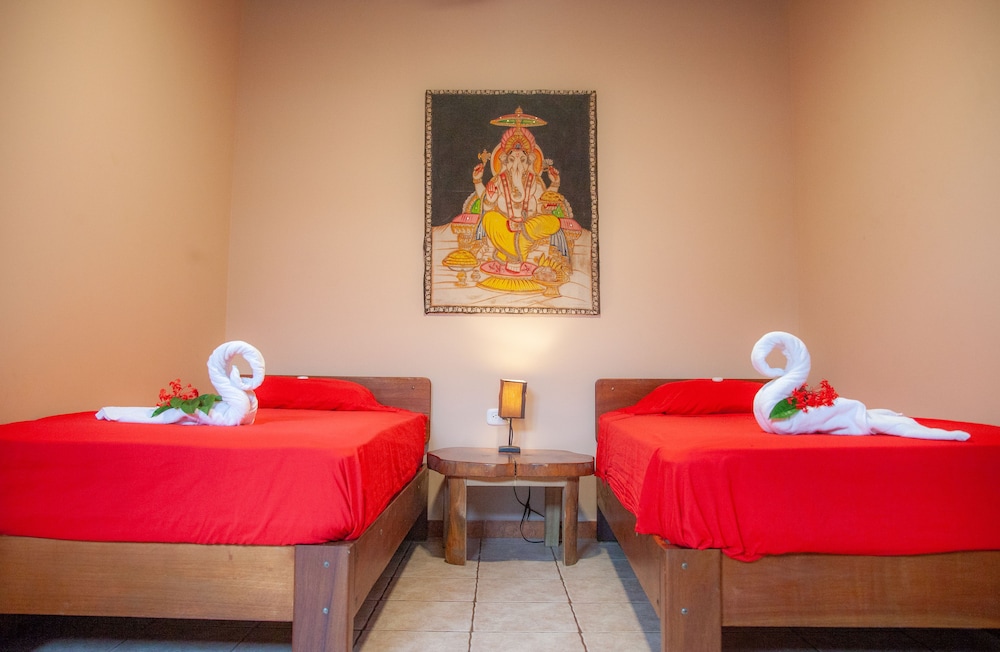 Twin Room, 2 Twin Beds, Shared Bathroom photo 2