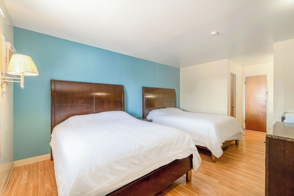 2 Double Beds Smoking photo 1