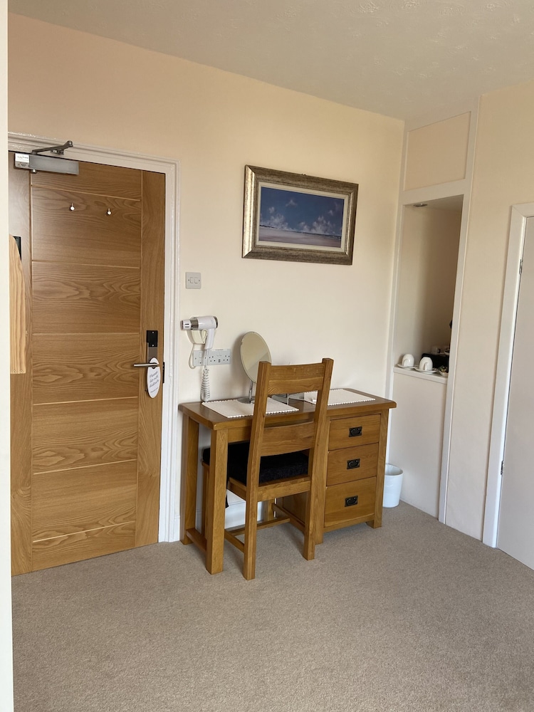 Deluxe Double Room, Ensuite, Partial Sea View (Room 3) photo 3