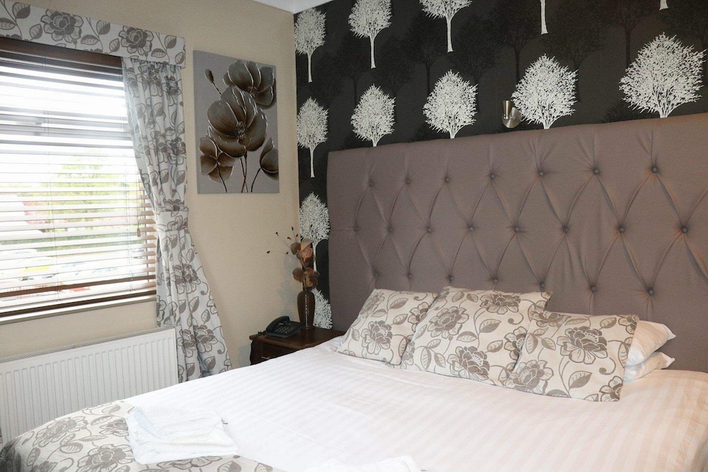 Basic Double or Twin Room - Photo 2