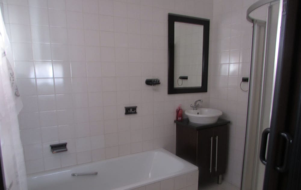 Room (2) photo 2