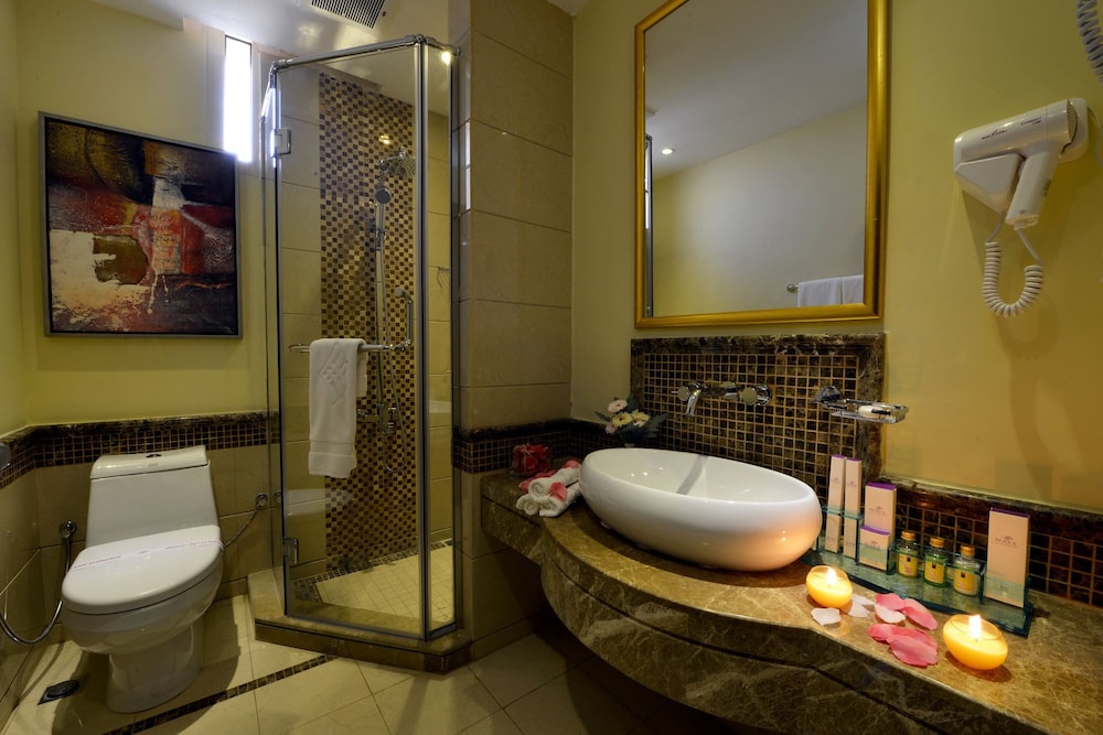 Junior Suite, 1 King Bed photo 3