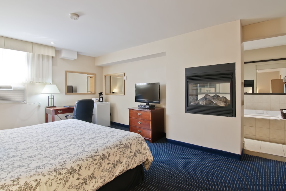 Suite, 1 King Bed, Jetted Tub - Photo 5