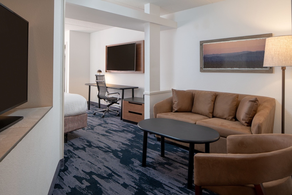 Executive Suite, 1 King Bed with Sofa bed - Photo 1