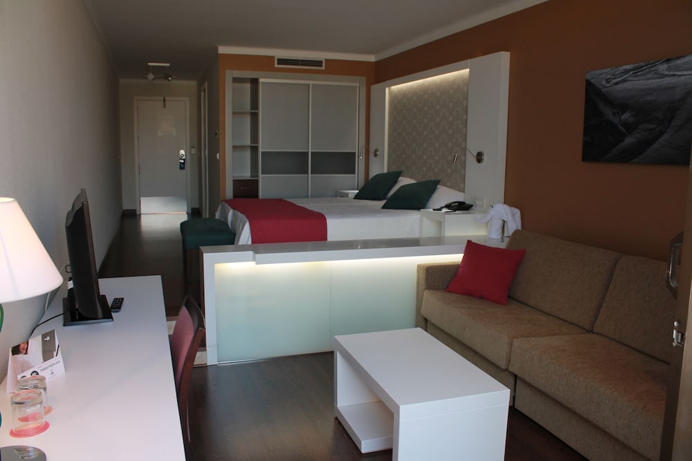 Superior Room, Sea View (Single Use) thumbnail 6
