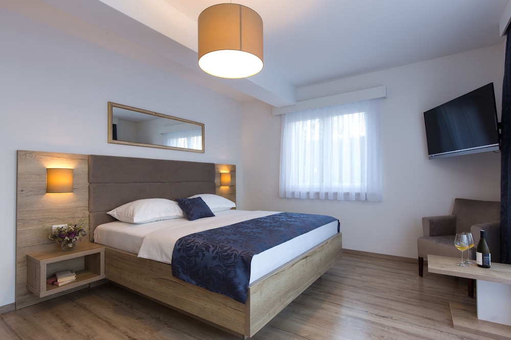 Double Room (2+1)