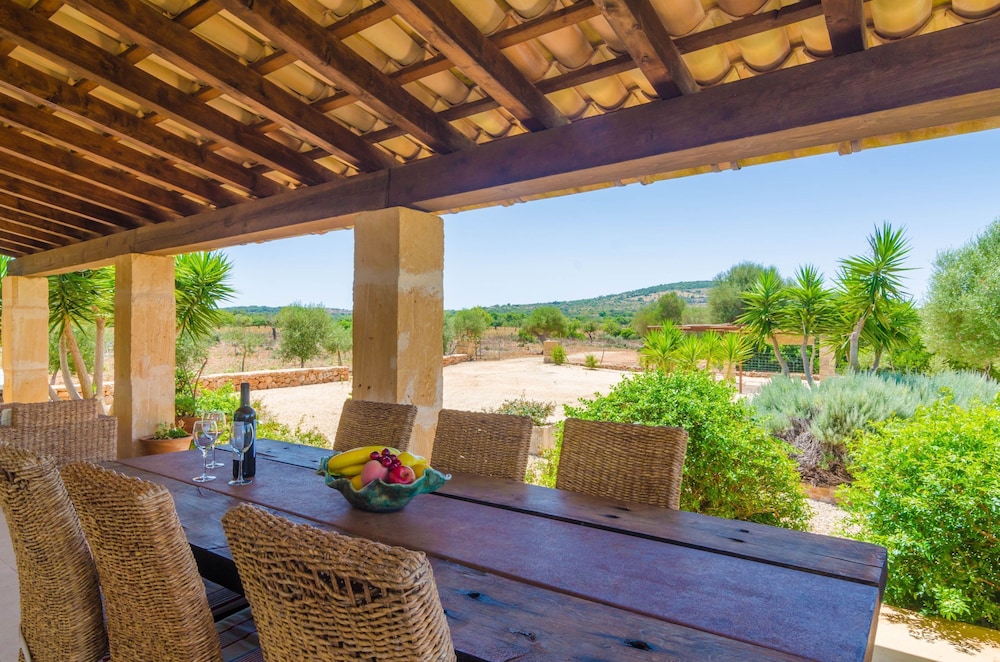 Villa photo 3