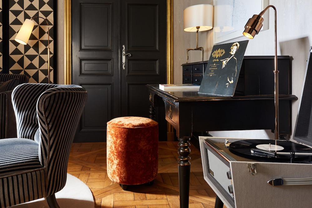 Signature Suite