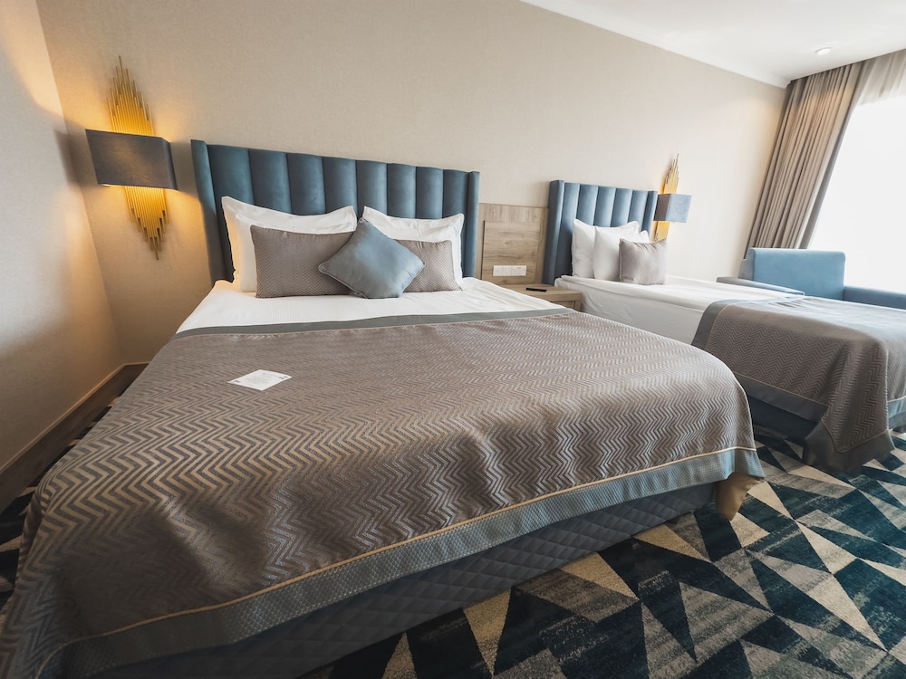 Standard Room, Partial Sea View photo 3