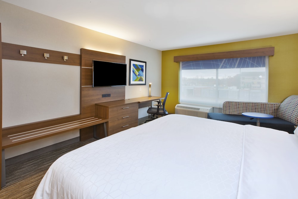Suite, 1 King Bed With Sofa Bed, Accessible (Communications)