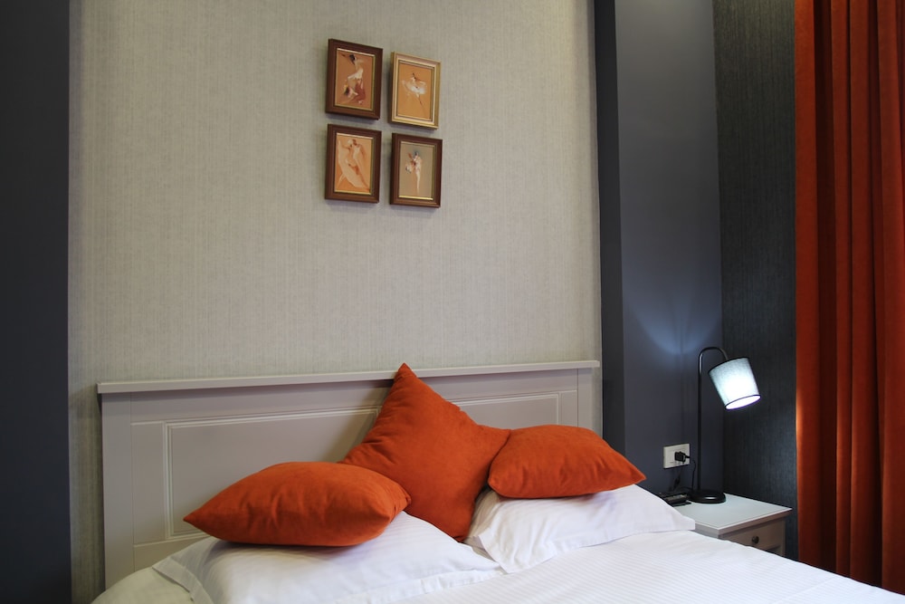 Superior Double or Twin Room, Patio, City View photo 1