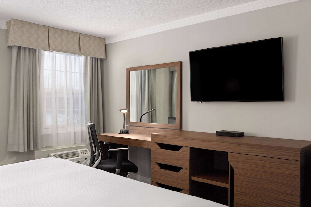Room, 1 King Bed, Non Smoking - Photo 2