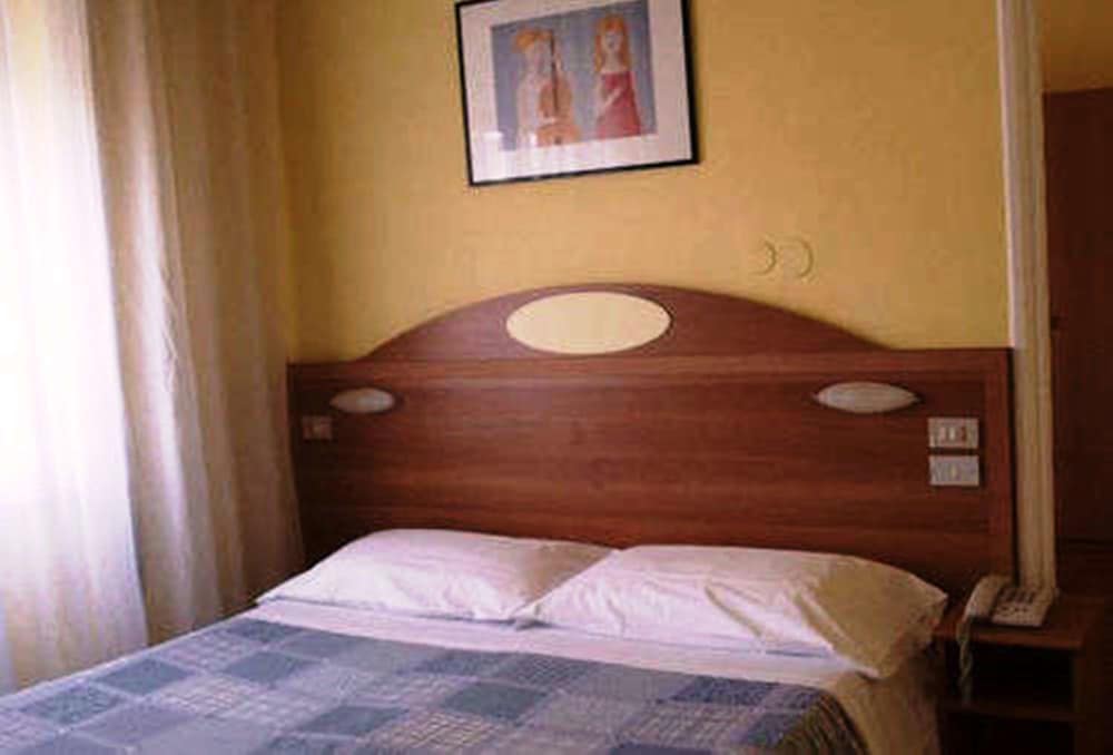 Standard Double or Twin Room photo 1