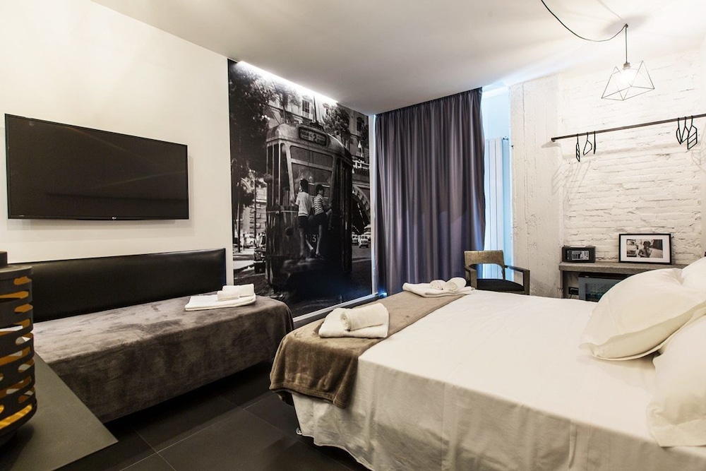 Deluxe Triple Room, Balcony, City View photo 2