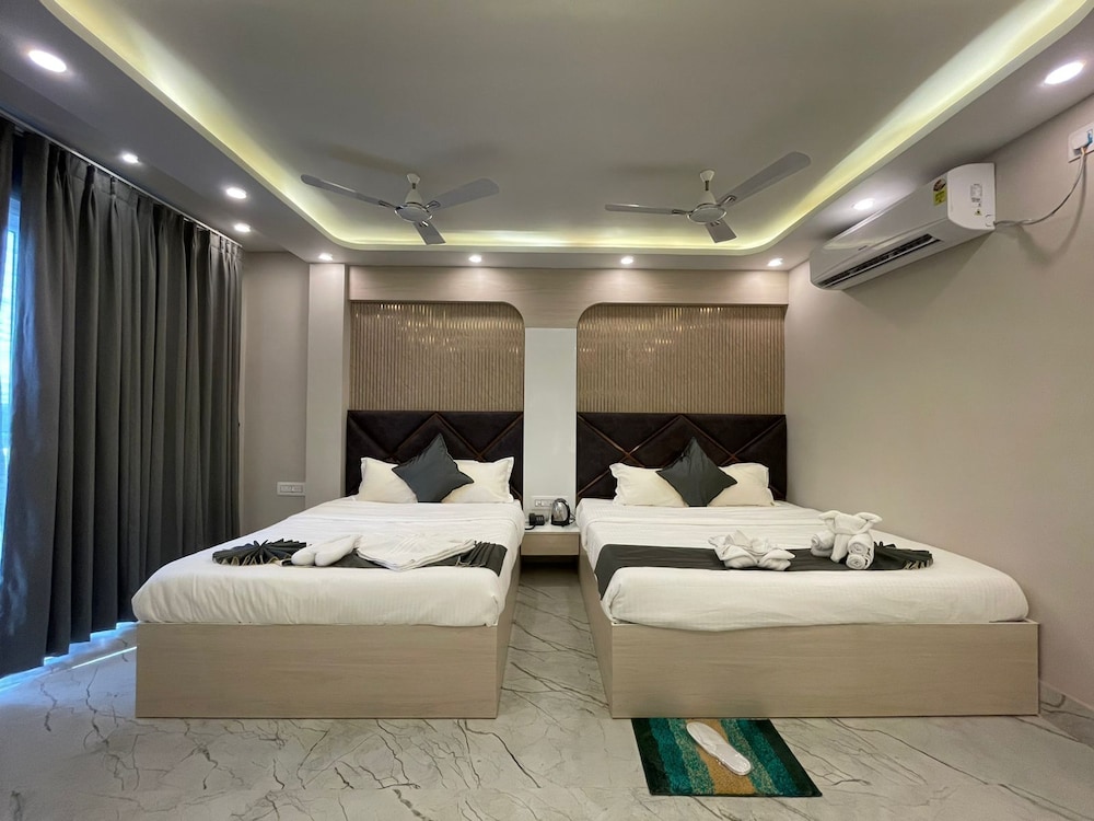 Quadruple Room with Balcony photo 2