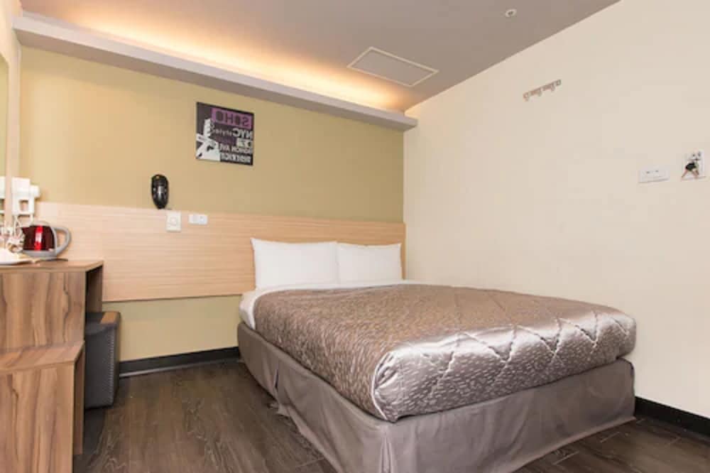 Economy Double Room, No Windows photo 2