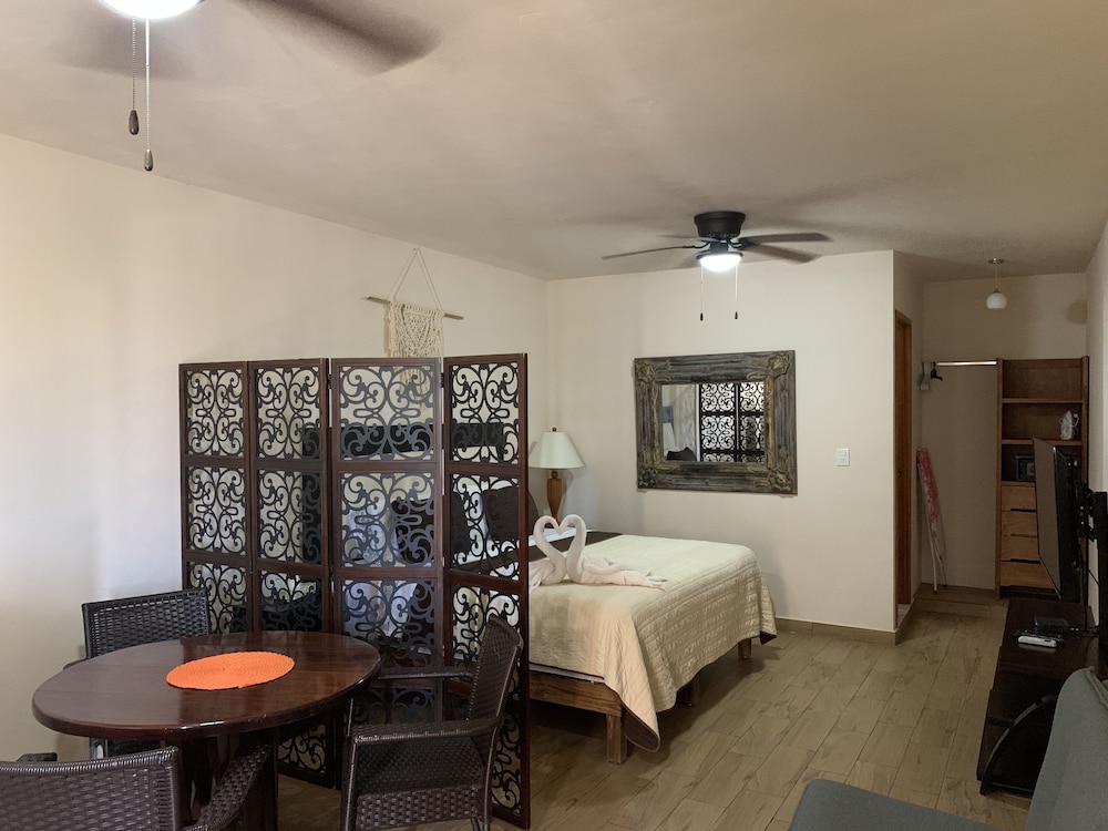 Executive Studio Suite, 1 King Bed, Refrigerator & Microwave, Executive Level