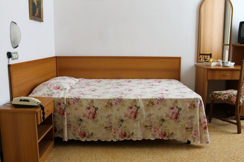 Single Room photo 1