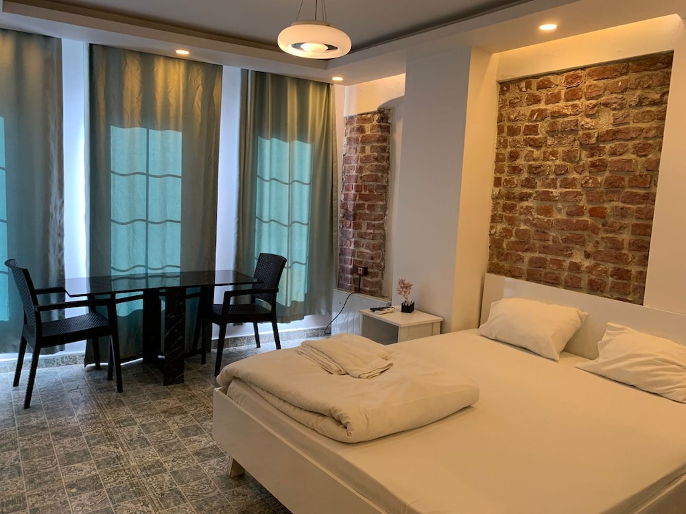 Deluxe Suite, 1 Queen Bed photo 1