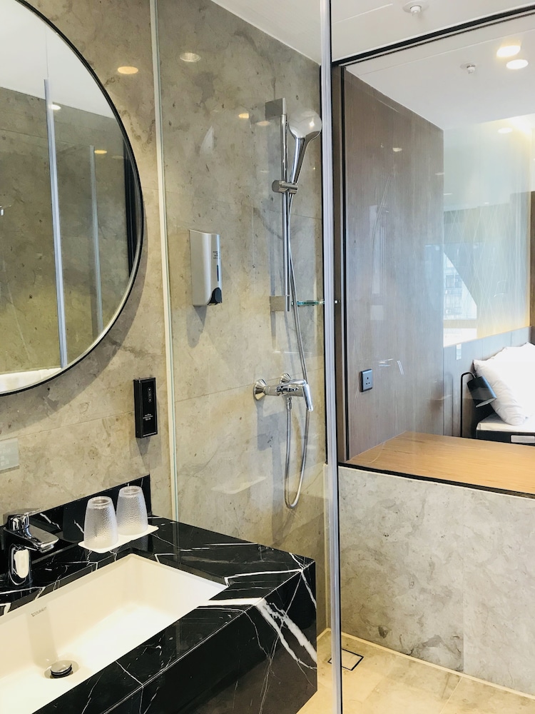 Premium Queen Room photo 3