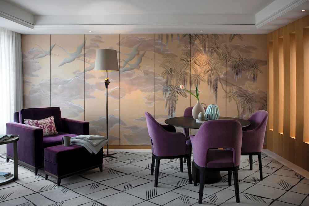 Riverside Signature Suite - Photo 1