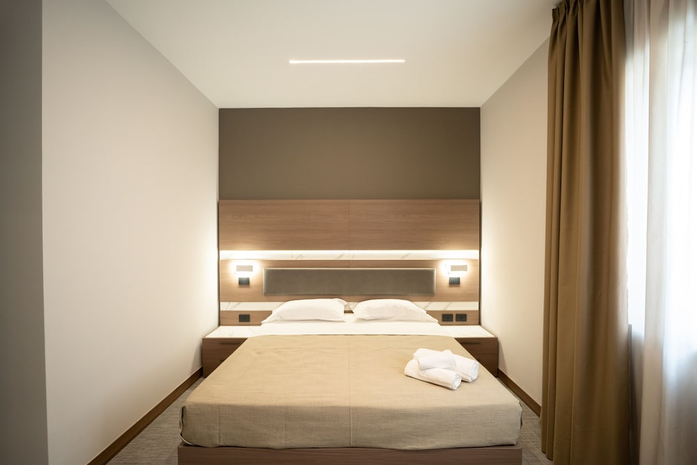 Standard Double Room Single Use - Photo 6