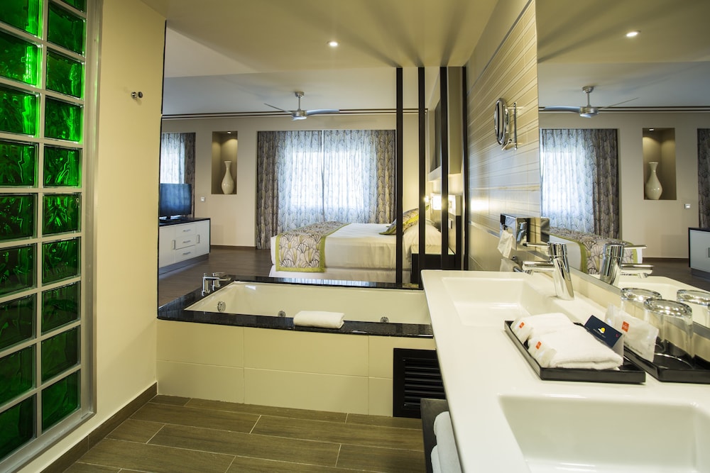 Suite, Ocean View (B2C-US)
