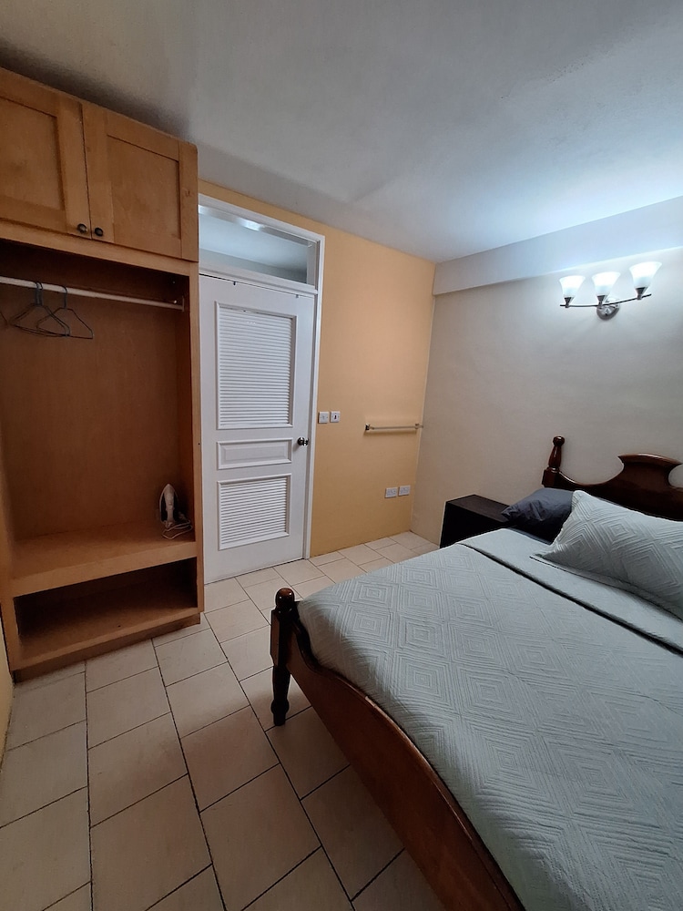 City Apartment, 1 Double Bed, Poolside photo 1